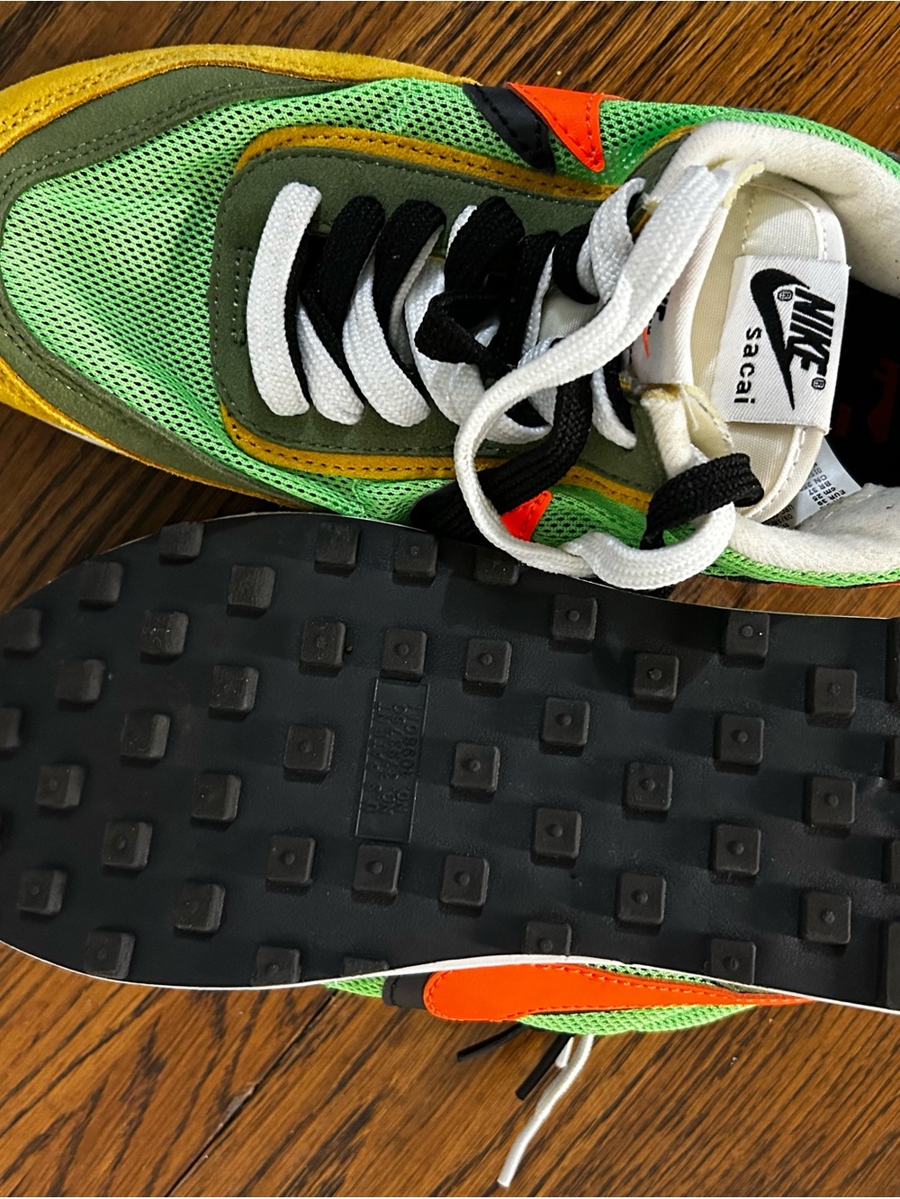 Nike Womens Sacai Green Gusto LD Waffle - Picture 7 of 7